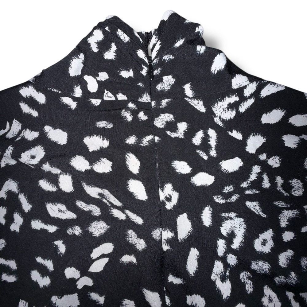 VINCE CAMUTO Abstract Animal Print High-Collar Keyhole Blouse - Rick Black 1X - Picture 7 of 13